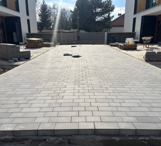 photo_5368829431083897357_y