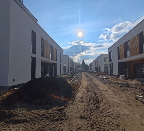 photo_5895773926338530356_y